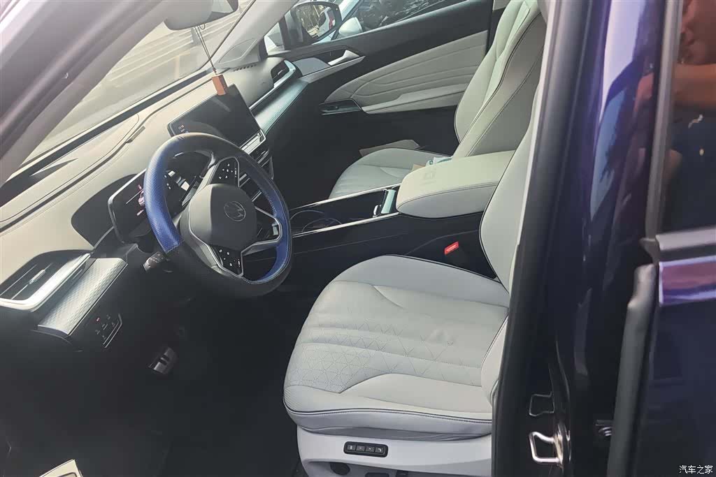 Volkswagen ID.6, 2022 9