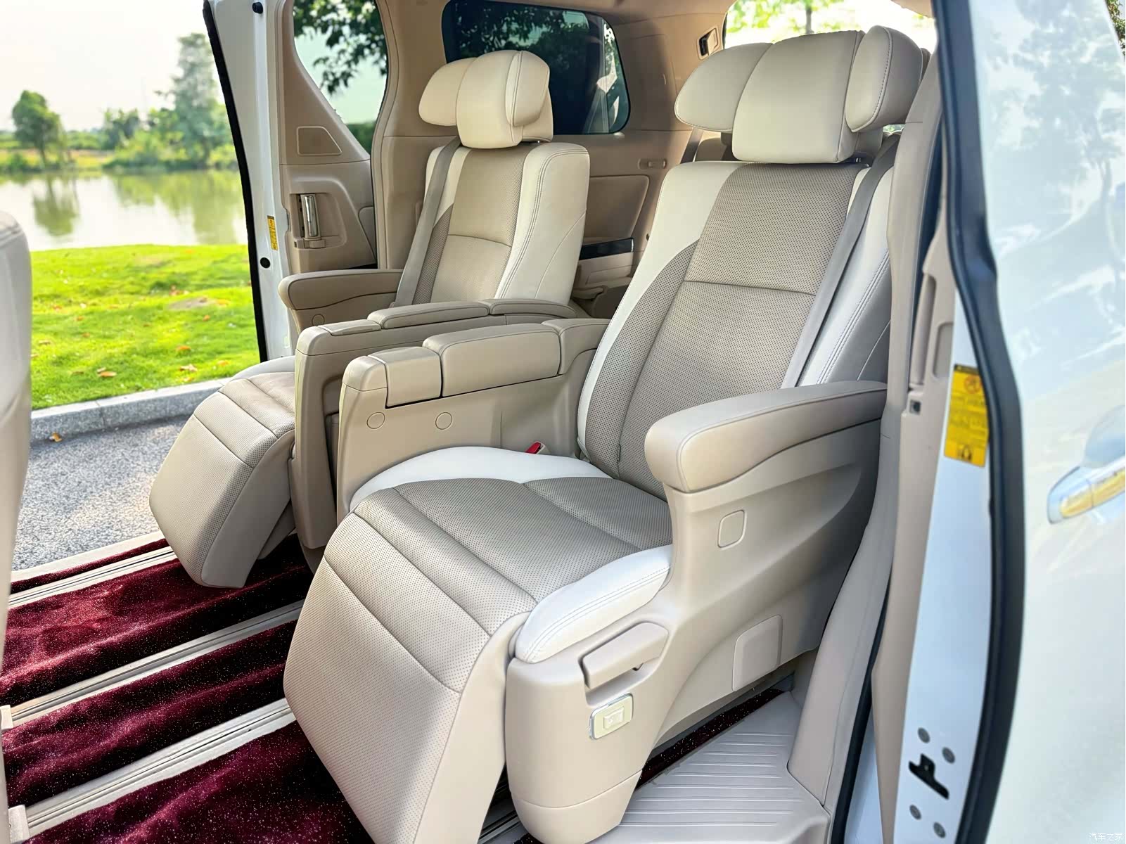Toyota Alphard, 2014 7