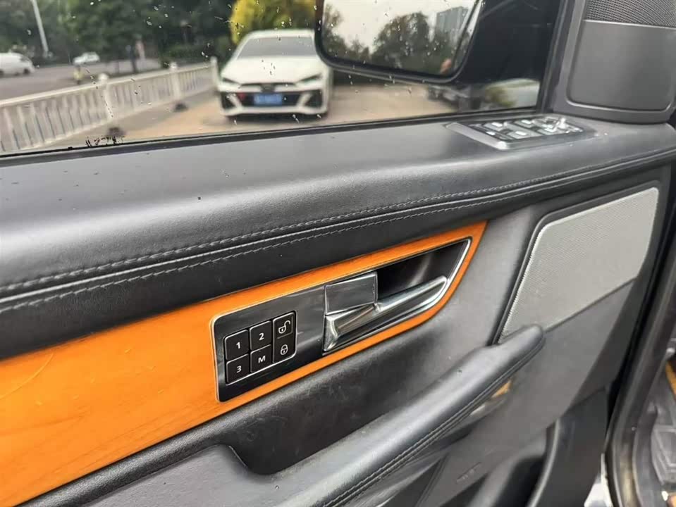 Land Rover Range Rover Sport Land Rover Range Rover Sport