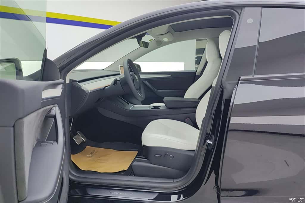 Tesla Model Y, 2024 9