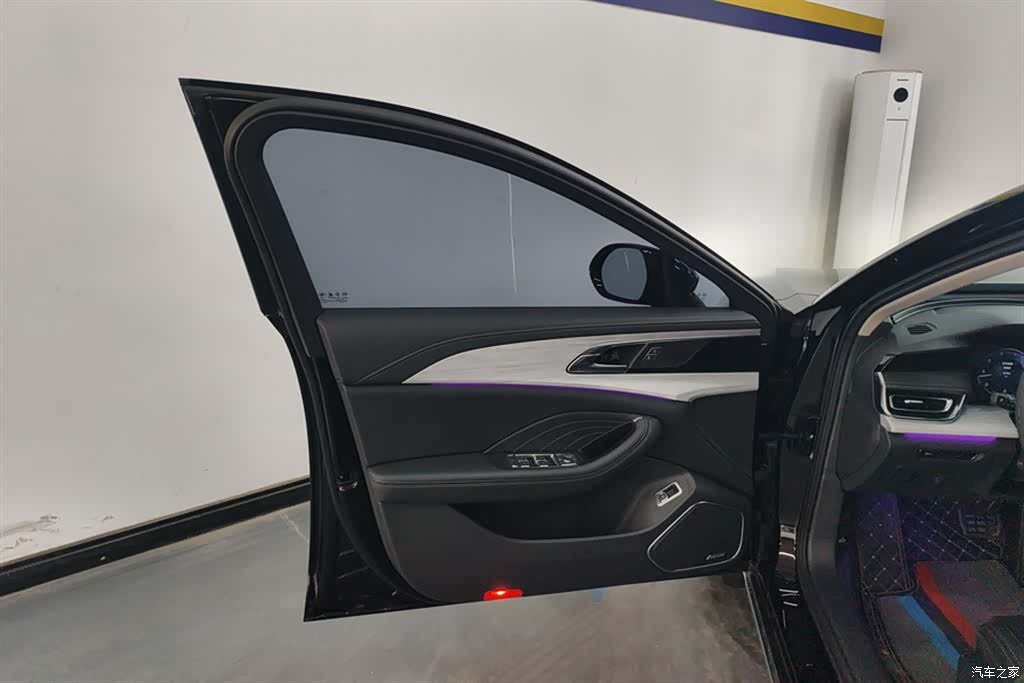 Hongqi H5, 2024 7