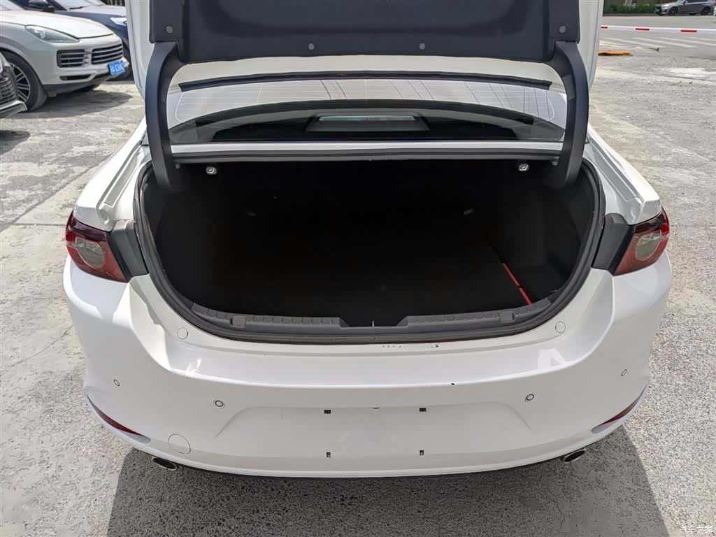 Mazda Mazda3, 2022 16