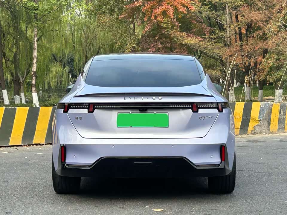 Lynk & Co 07 EM-P