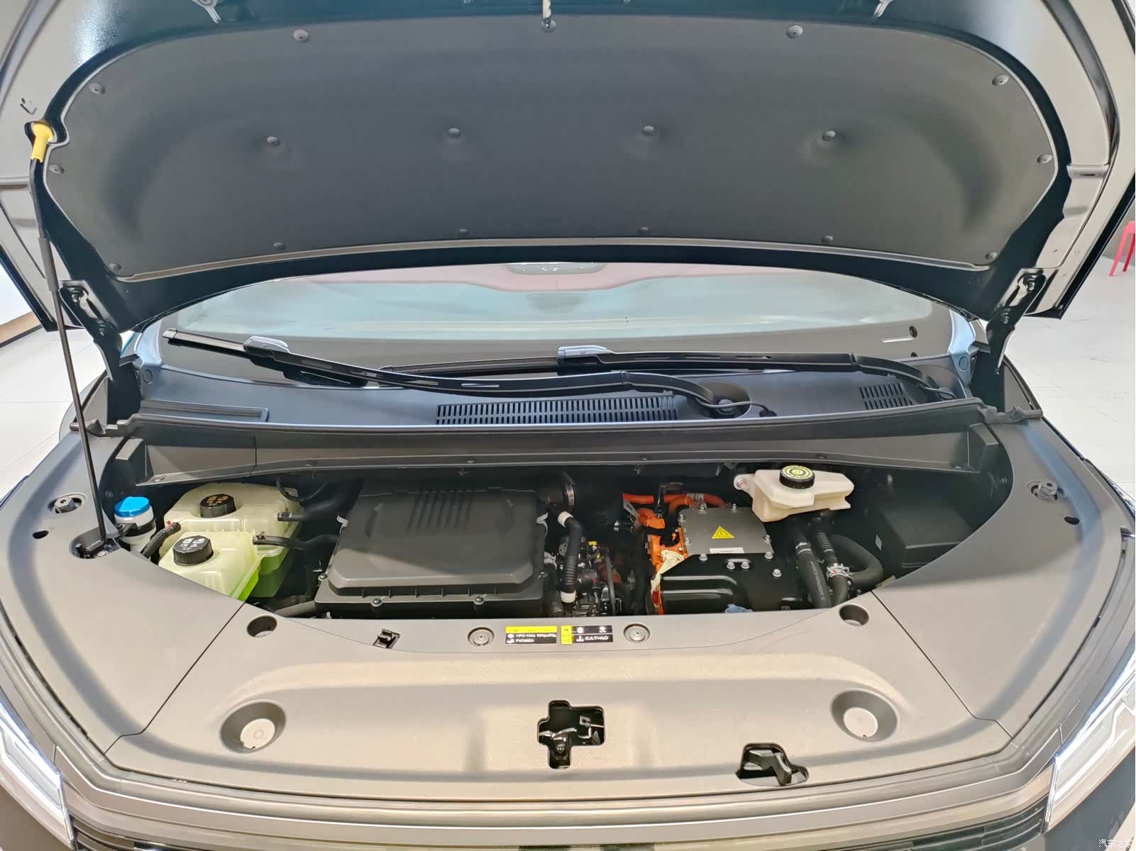 Trumpchi E9, 2026 19