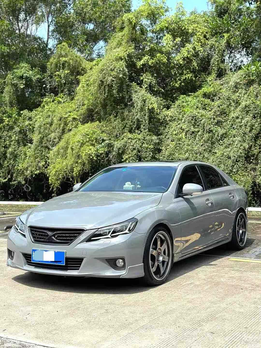 Toyota 2.5V, 2012 1