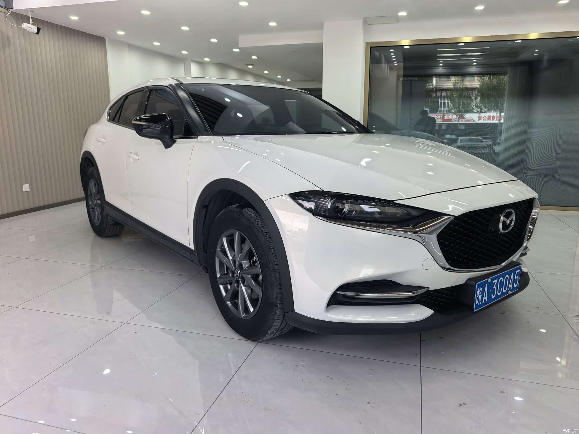 Mazda CX-4, 2023 3