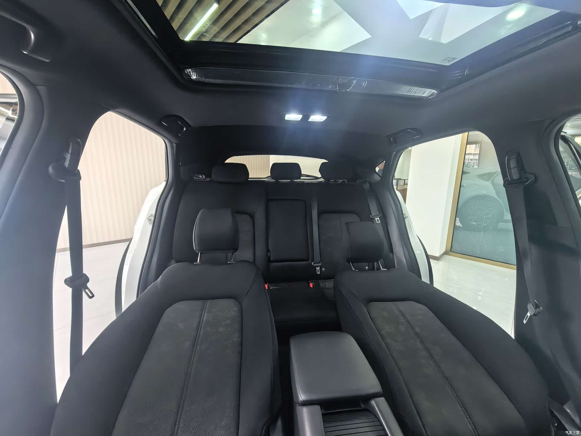 Mazda CX-4, 2023 12
