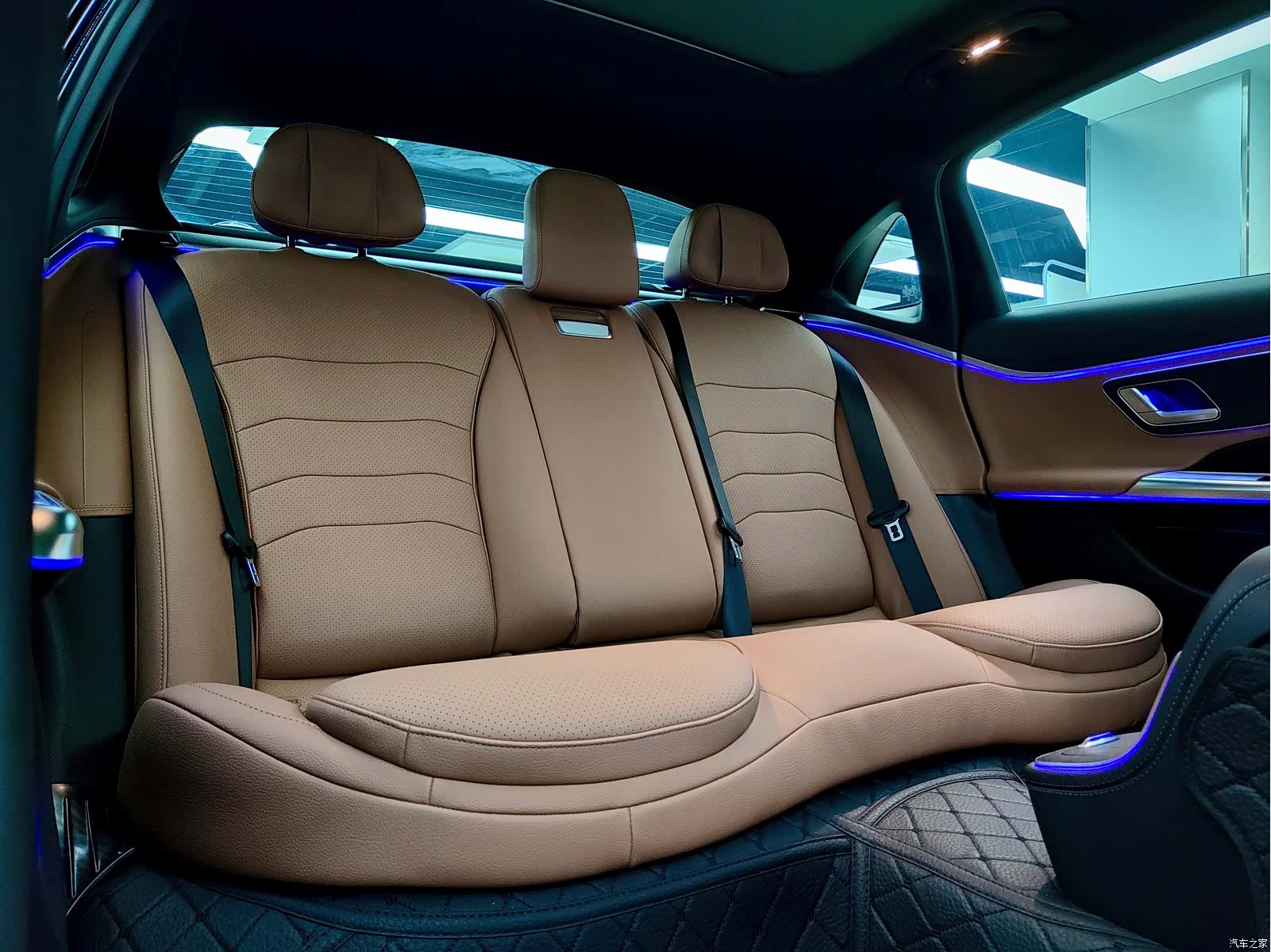 Mercedes-Benz E-Class, 2024 16