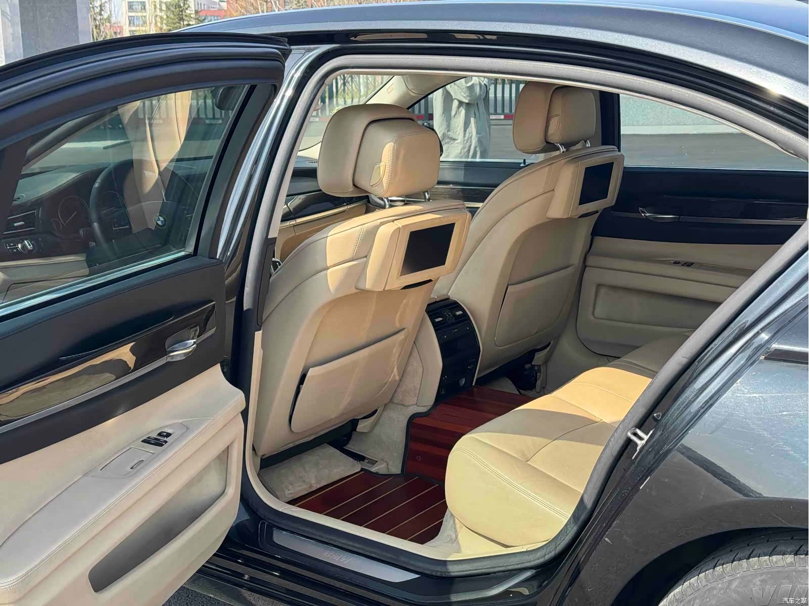 BMW 7 Series, 2011 10