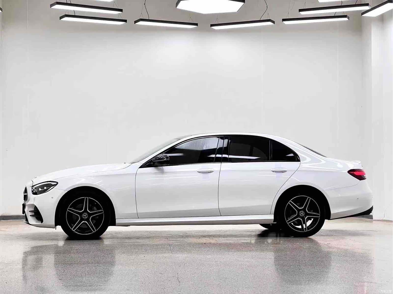 Mercedes-Benz E-Class, 2024 3