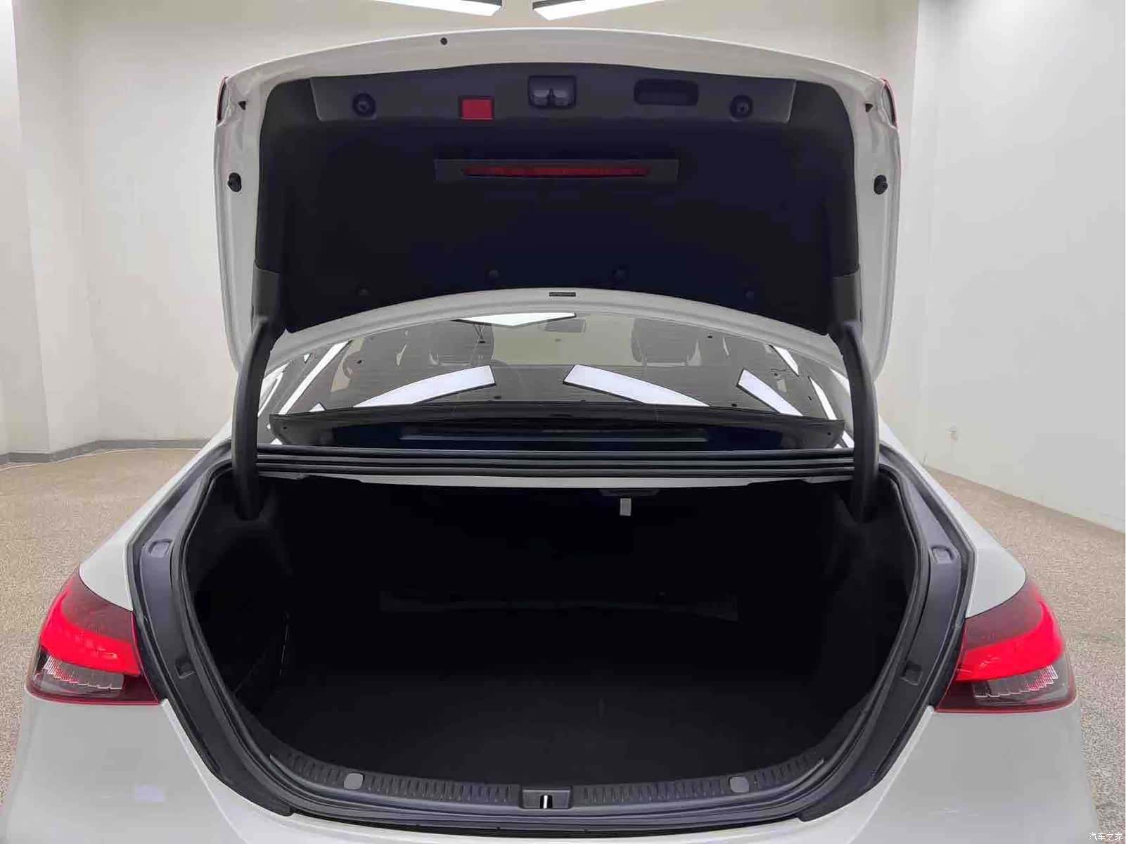 Mercedes-Benz E-Class, 2024 25