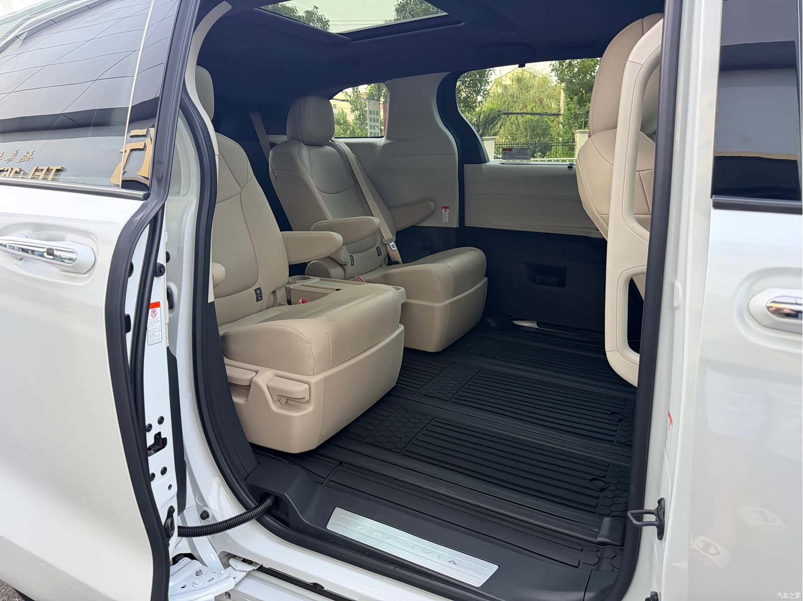 Toyota Granvia, 2023 11
