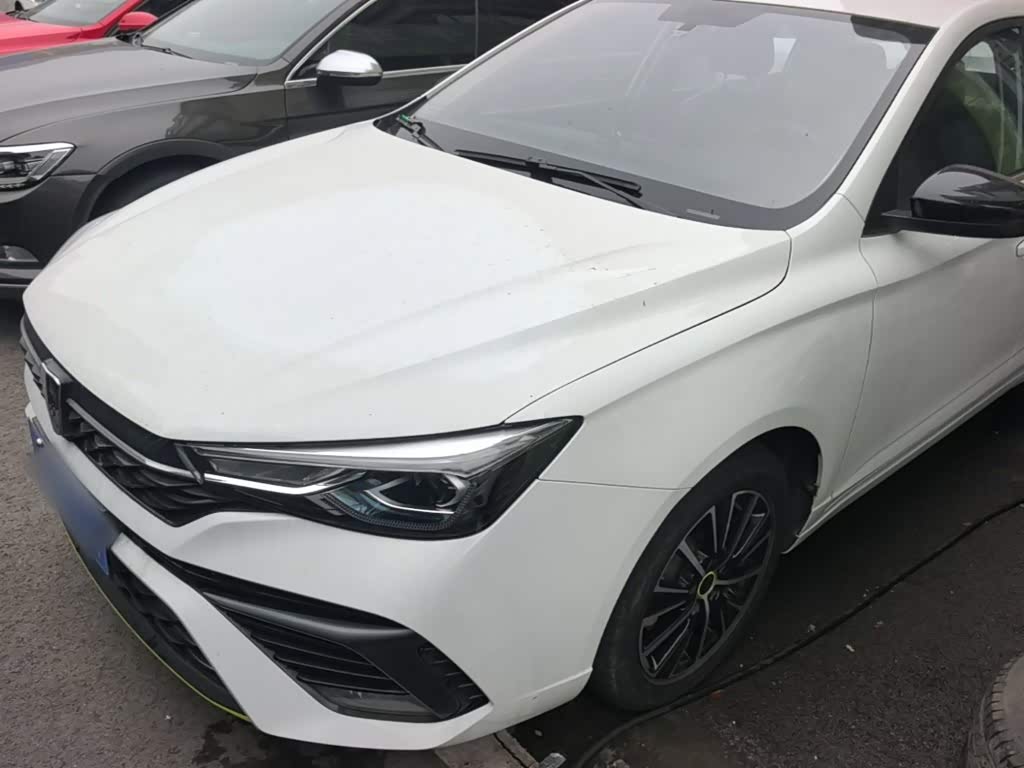Roewe i5