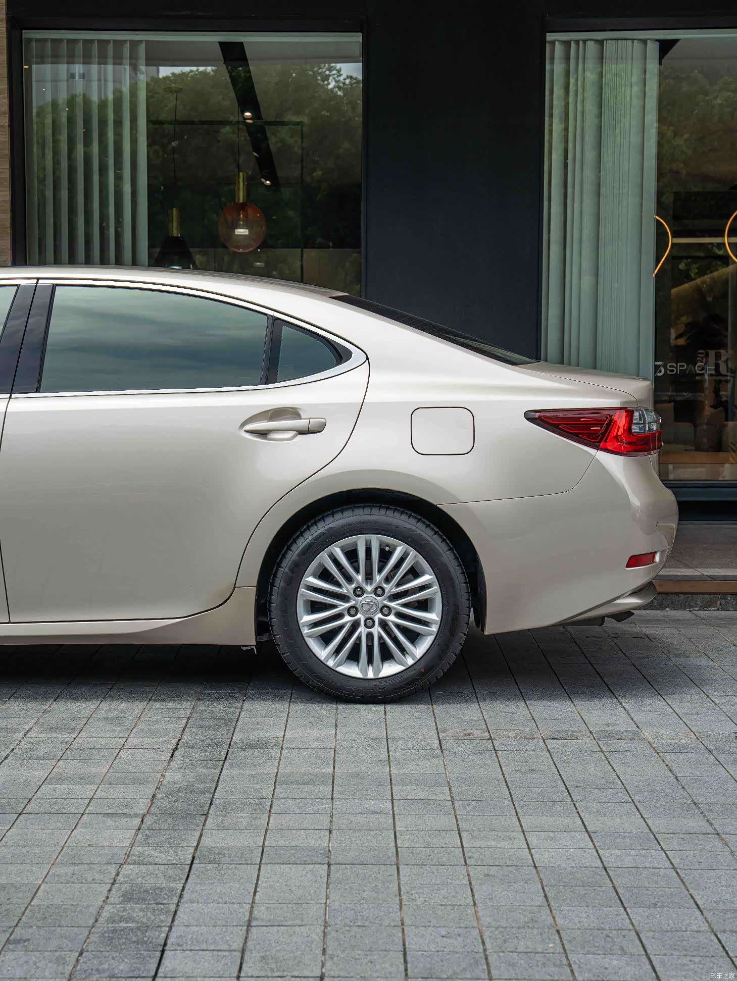 Lexus ES, 2016 все фото