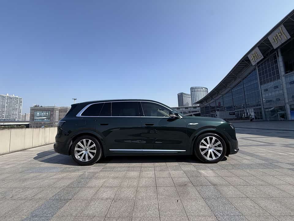 AITO Ask the world M8