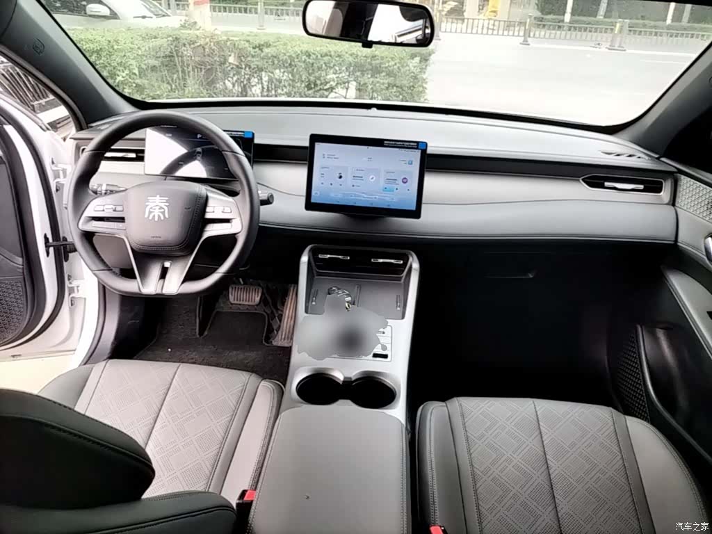 BYD Qin, 2025 10