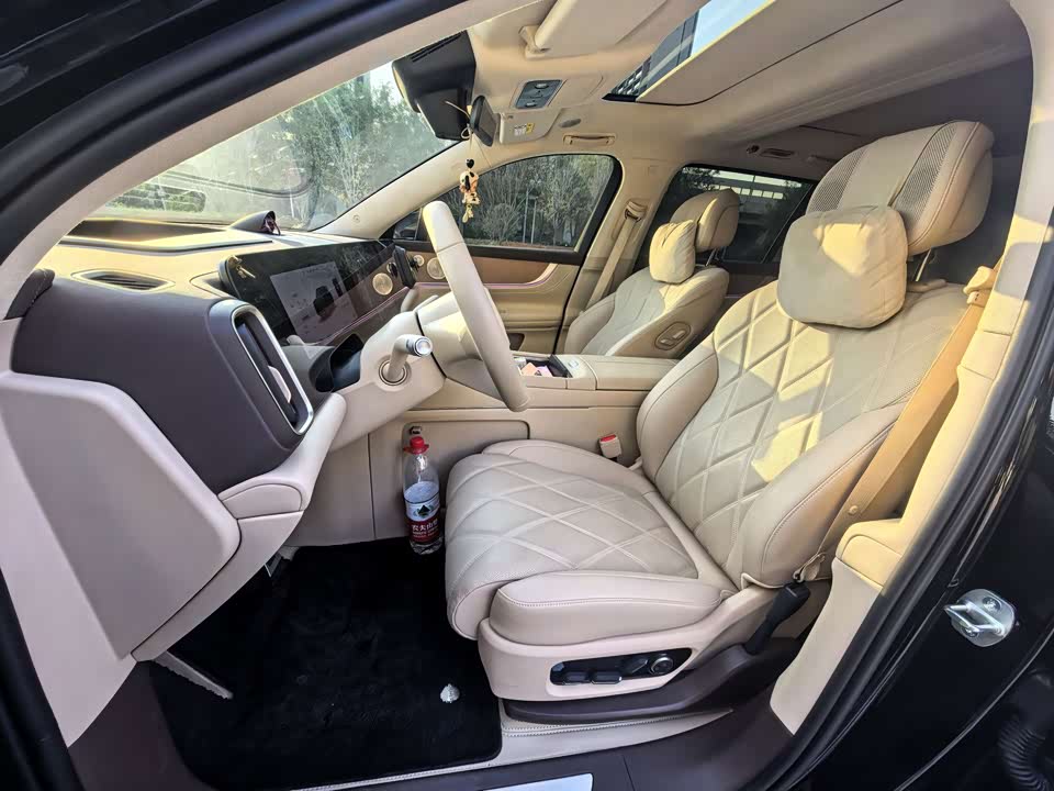 AITO Ask the world M9