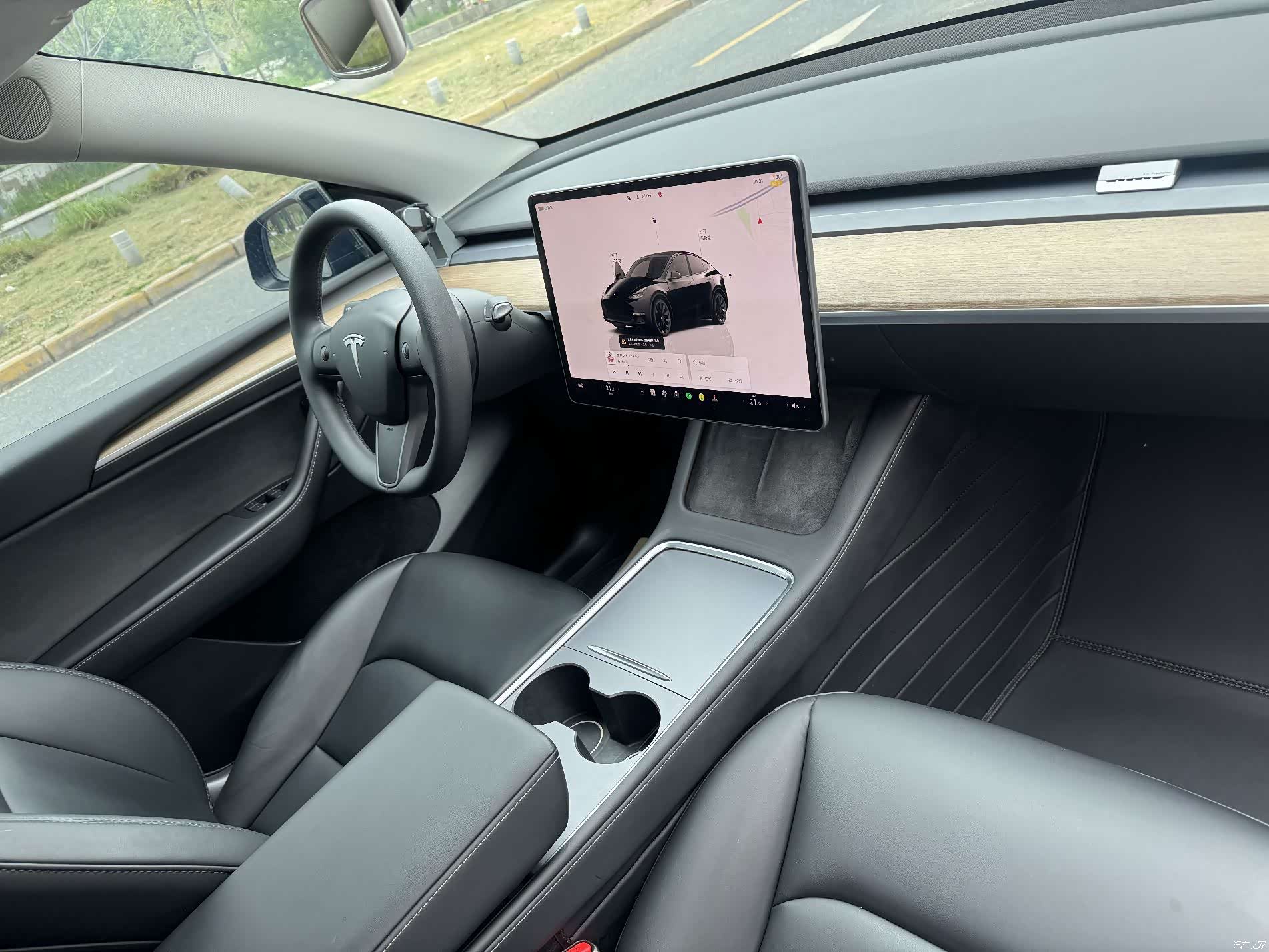Tesla Model Y, 2022 4