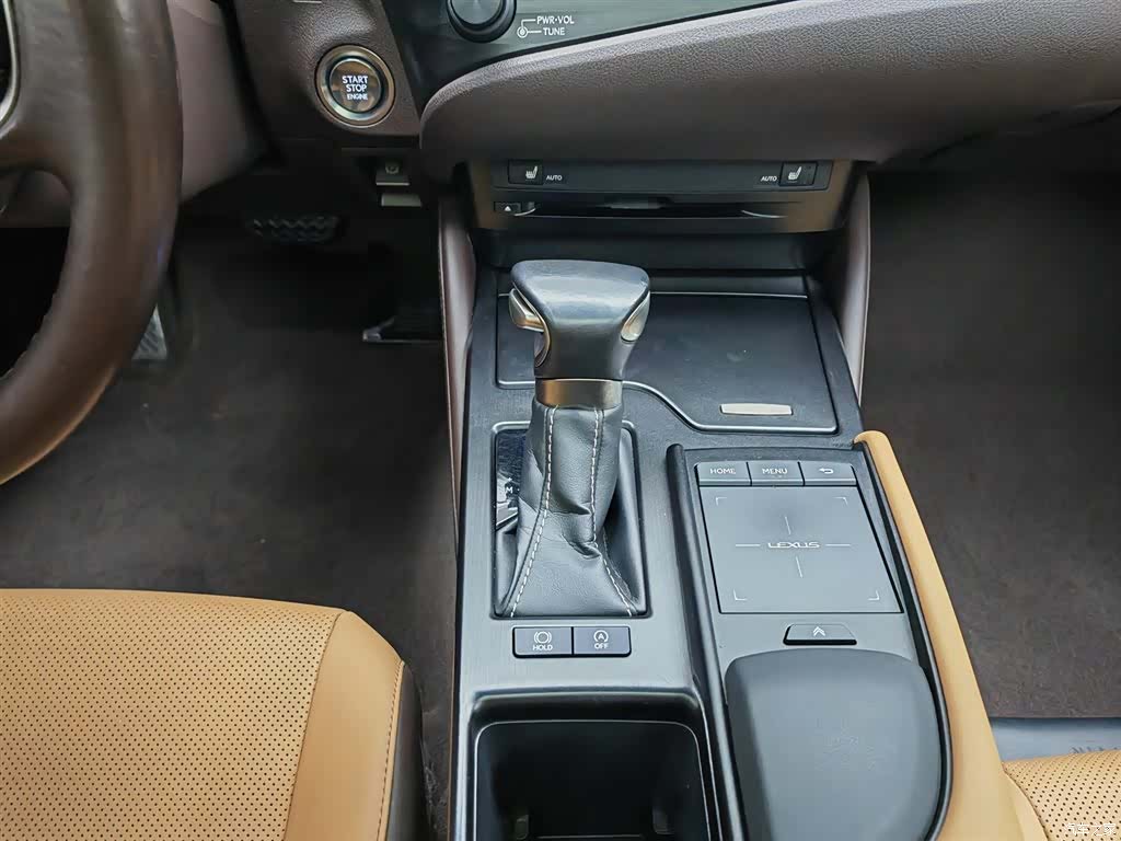 Lexus ES, 2020 13