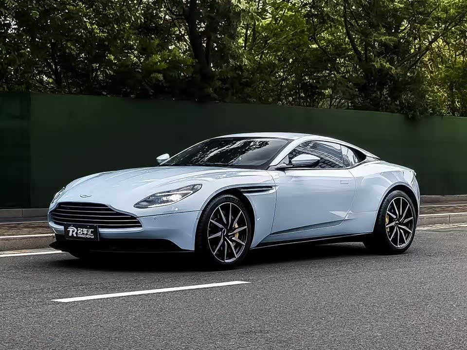 Aston Martin DB11