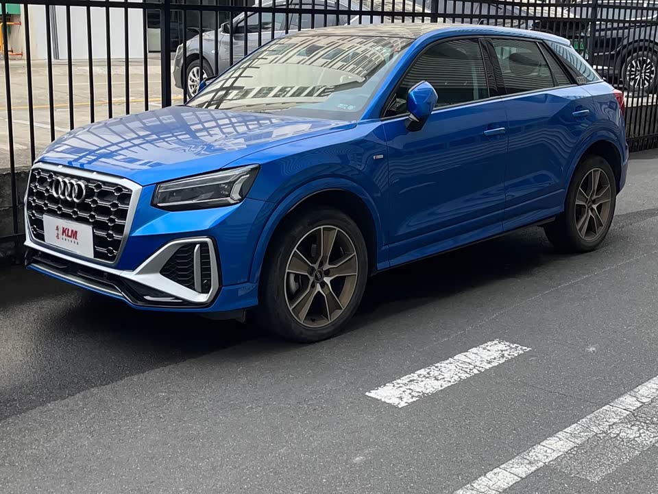 Audi Q2L