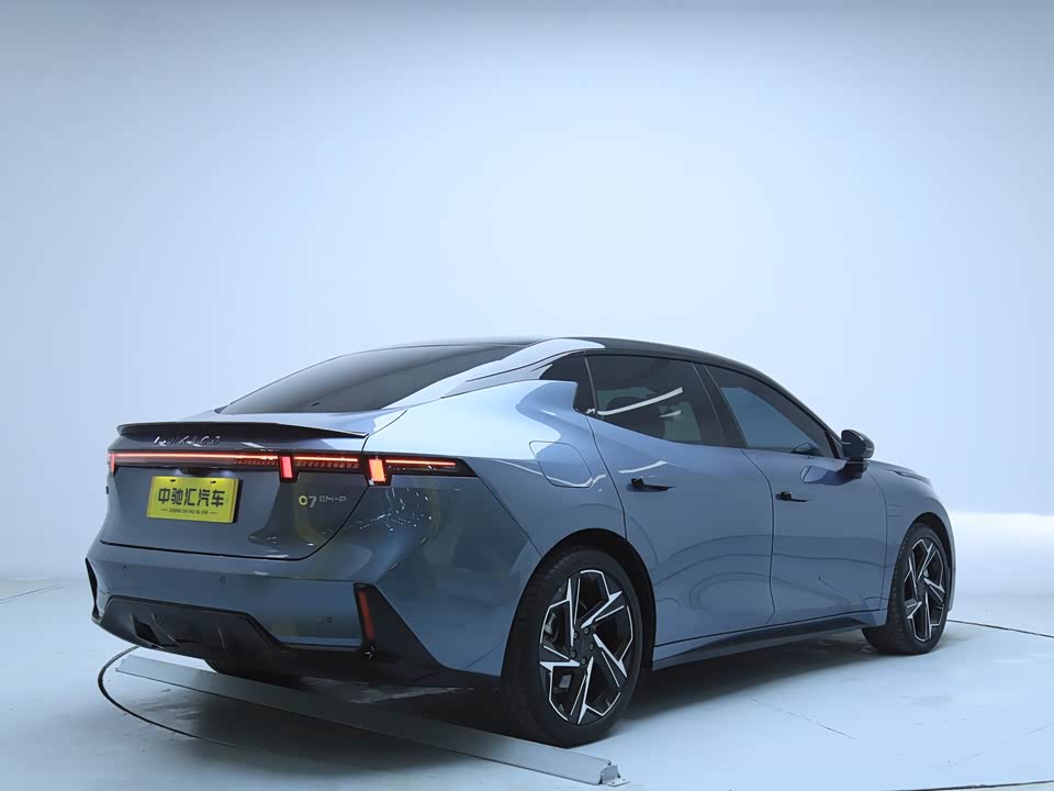Lynk & Co 07 EM-P