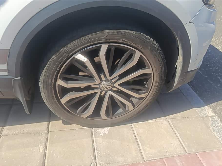 Volkswagen T-ROC exploring Songs