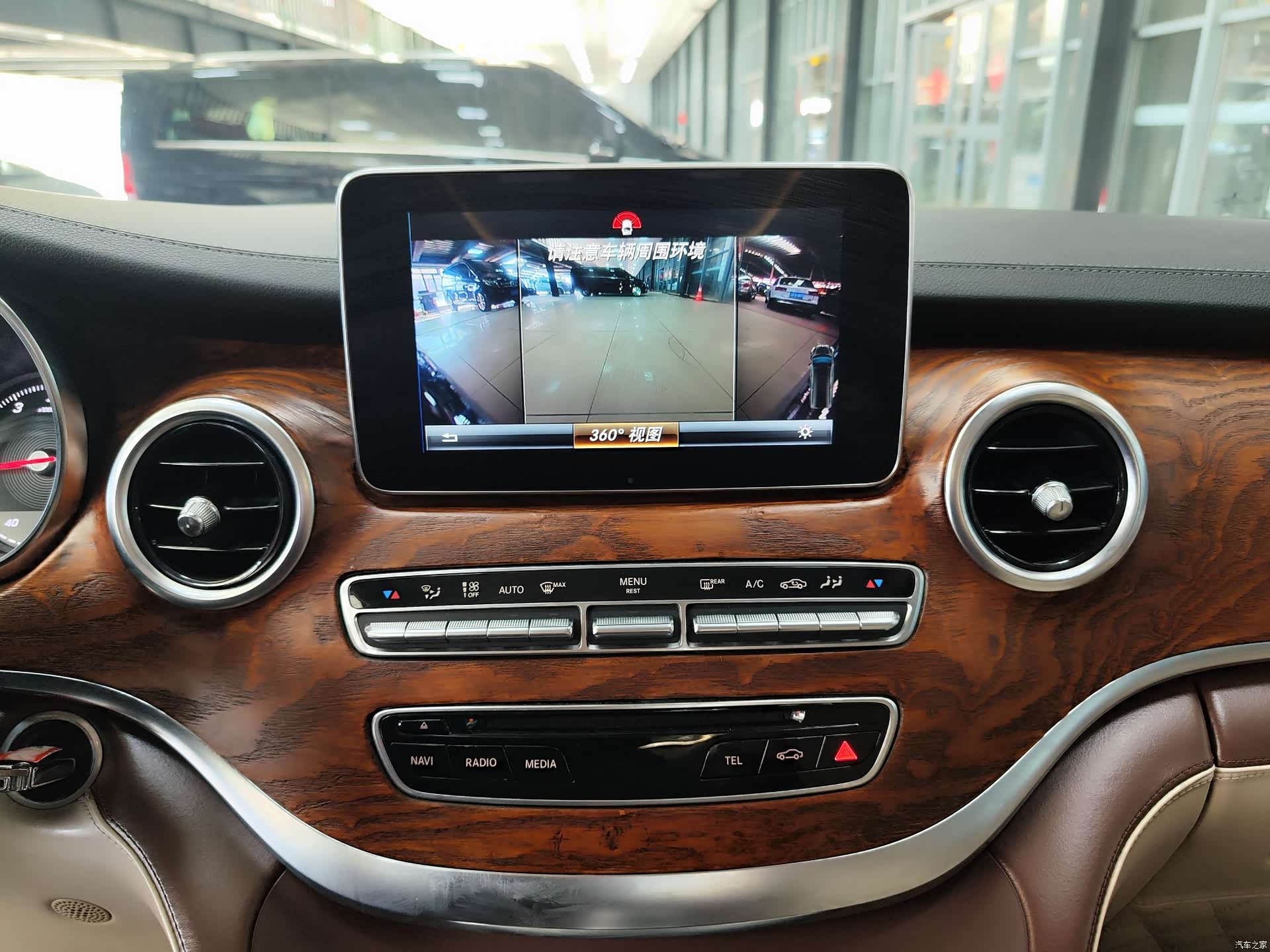 Mercedes-Benz V-Class, 2020 15