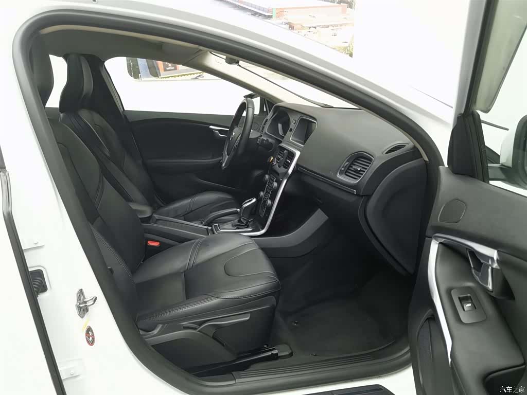Volvo V40, 2018 23