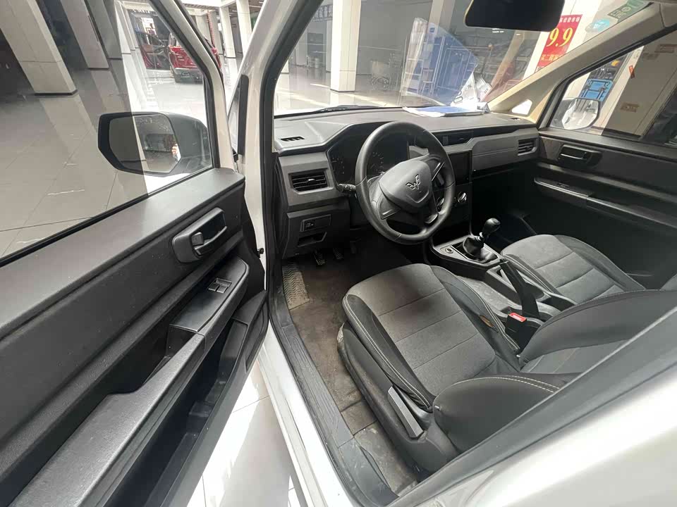 Wuling Wuling Hongguang PLUS