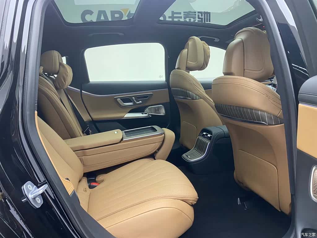 Mercedes-Benz E-Class, 2024 26