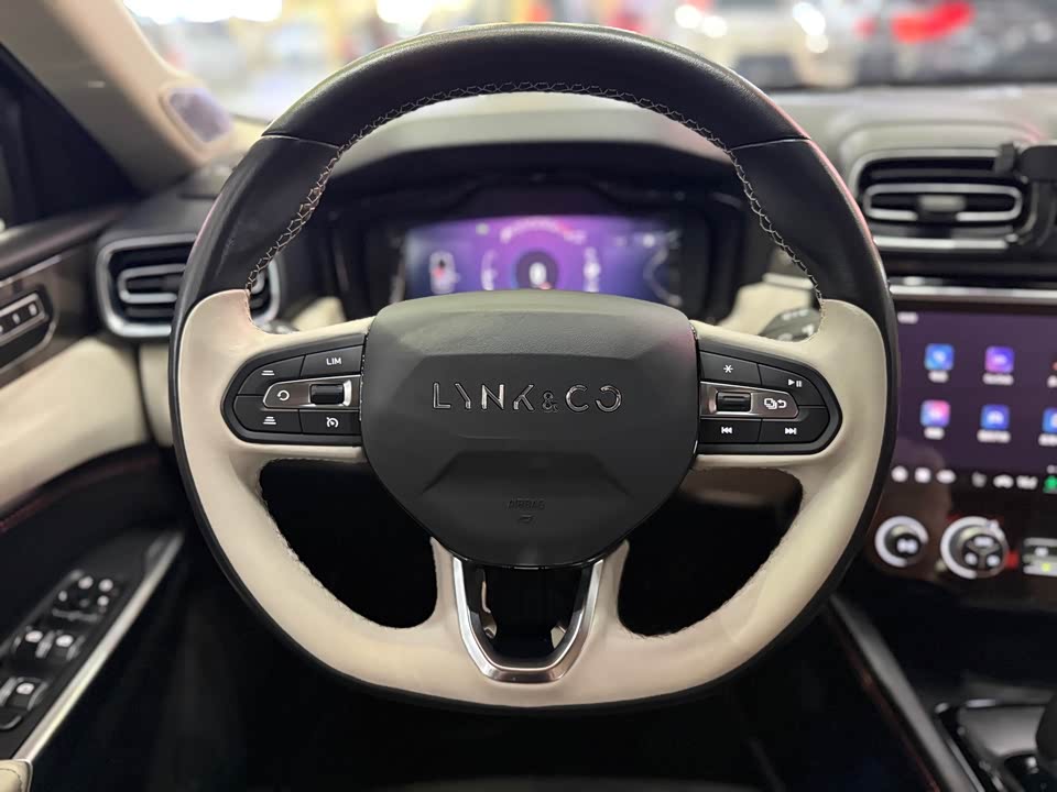 Lynk & Co 02