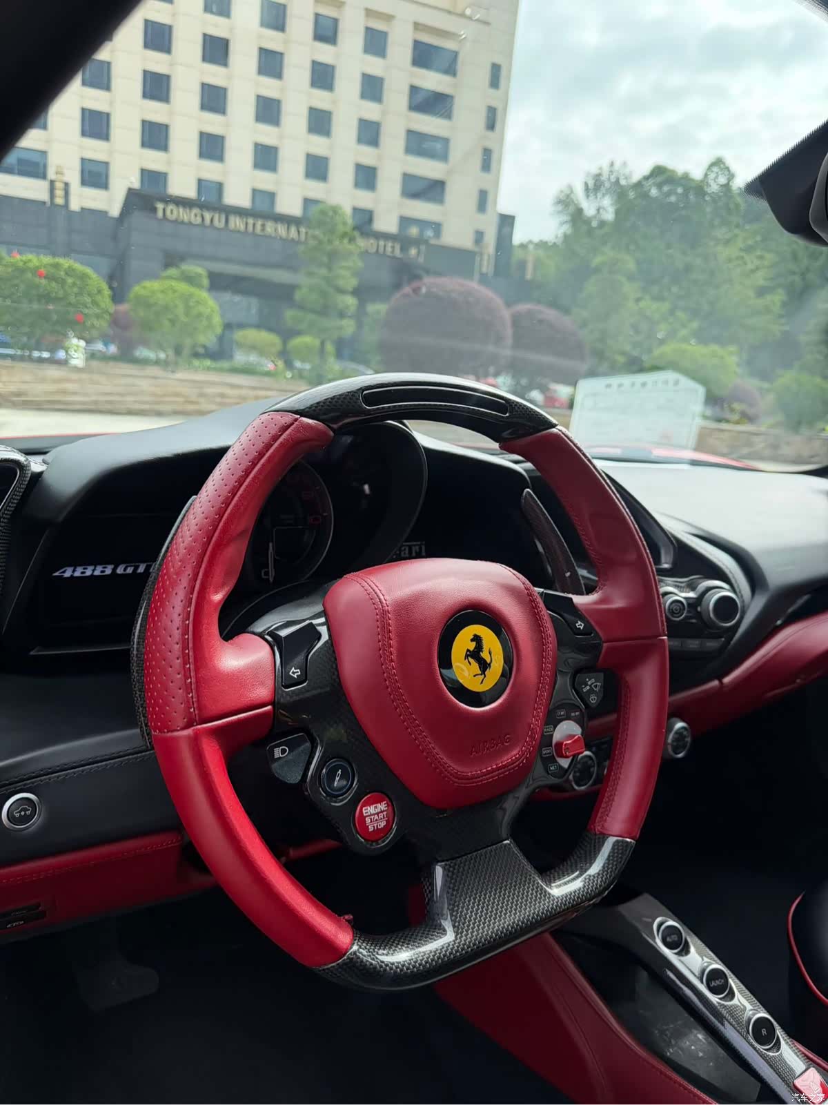 Ferrari 488, 2016 8