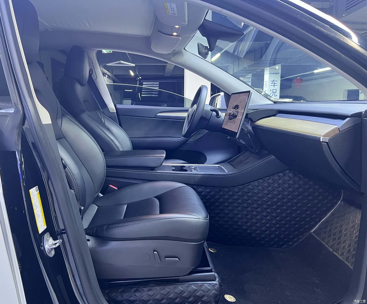 Tesla Model Y, 2023 4