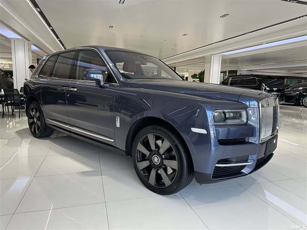 Rolls-Royce Cullinan, 2023 3