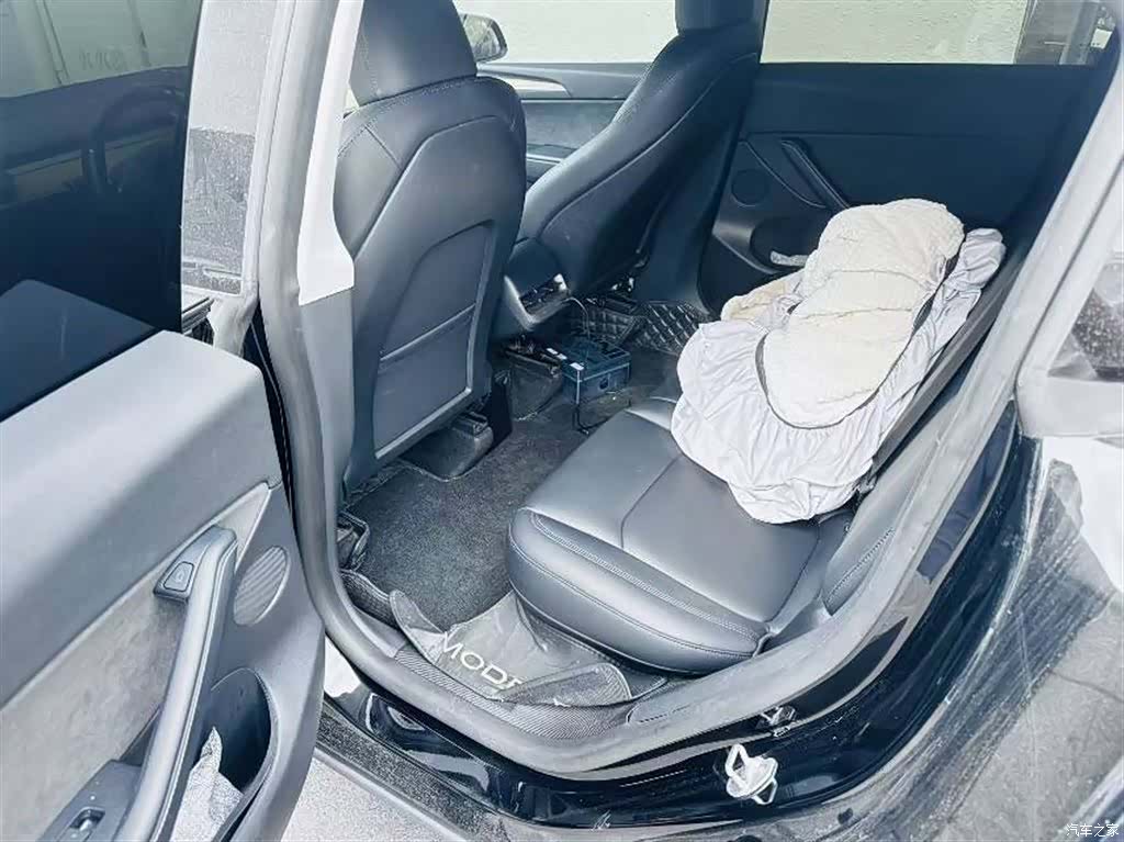 Tesla Model Y, 2023 8