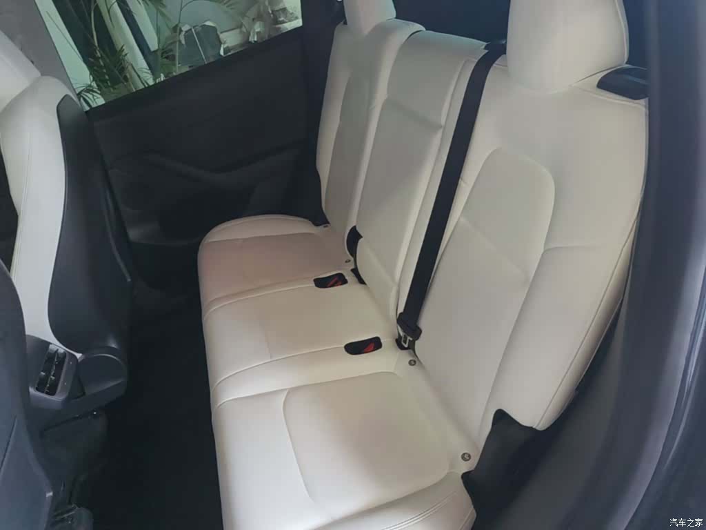 Tesla Model Y, 2022 17