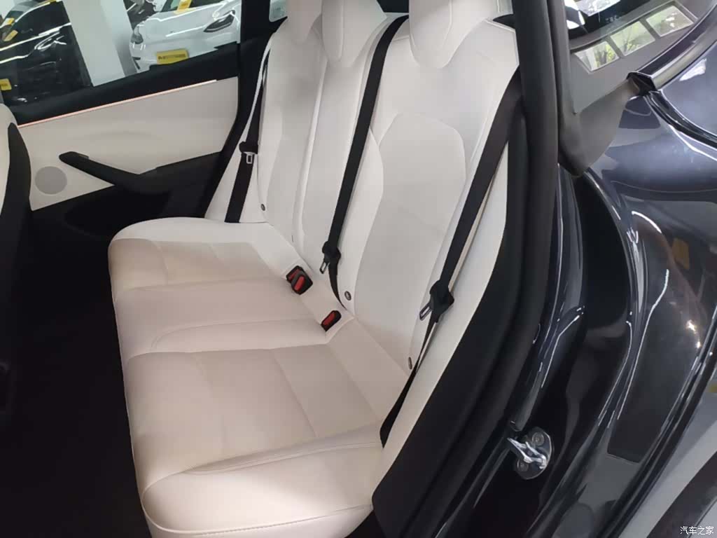 Tesla Model 3, 2025 17