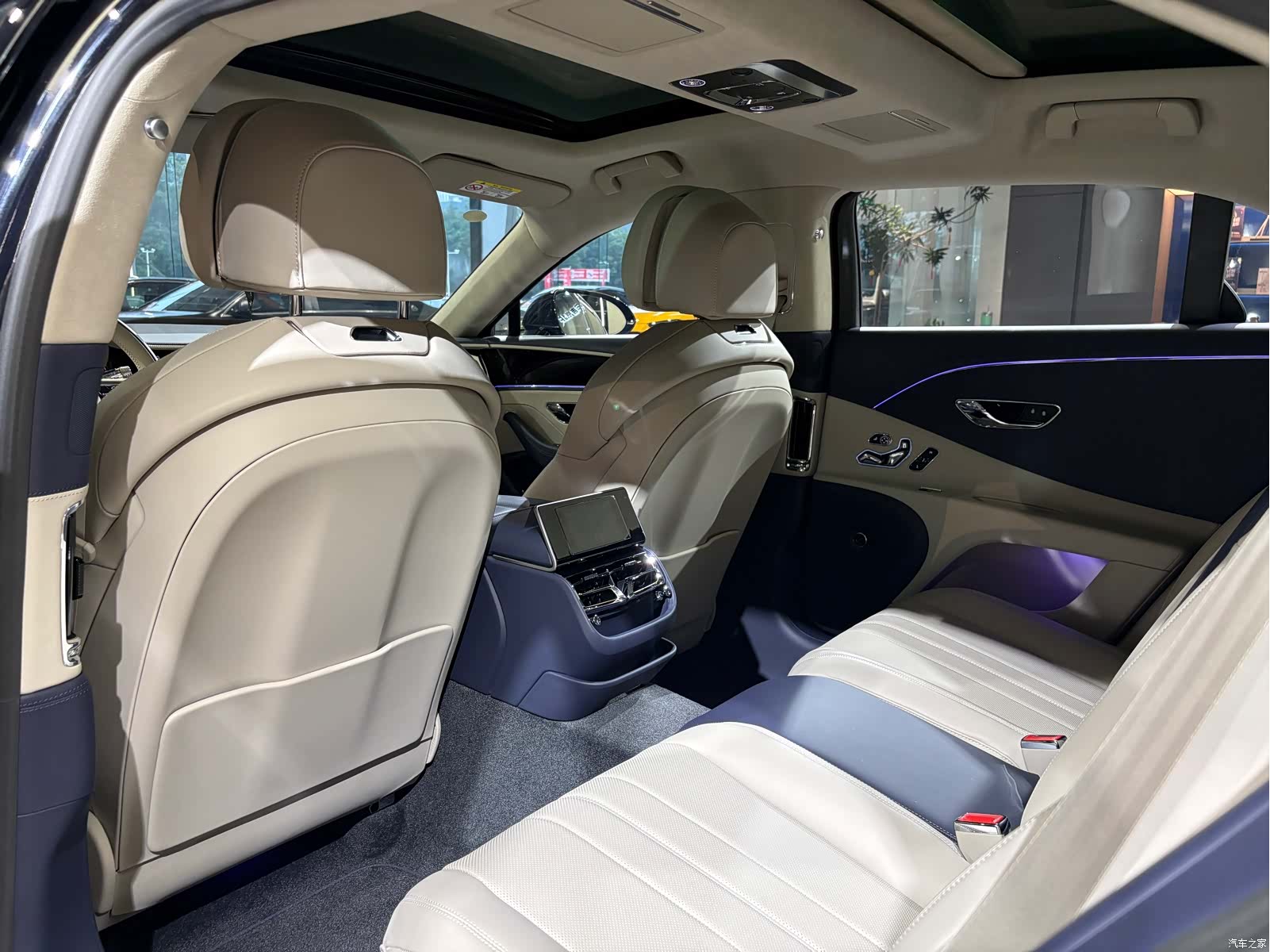 Bentley Flying Spur, 2024 17