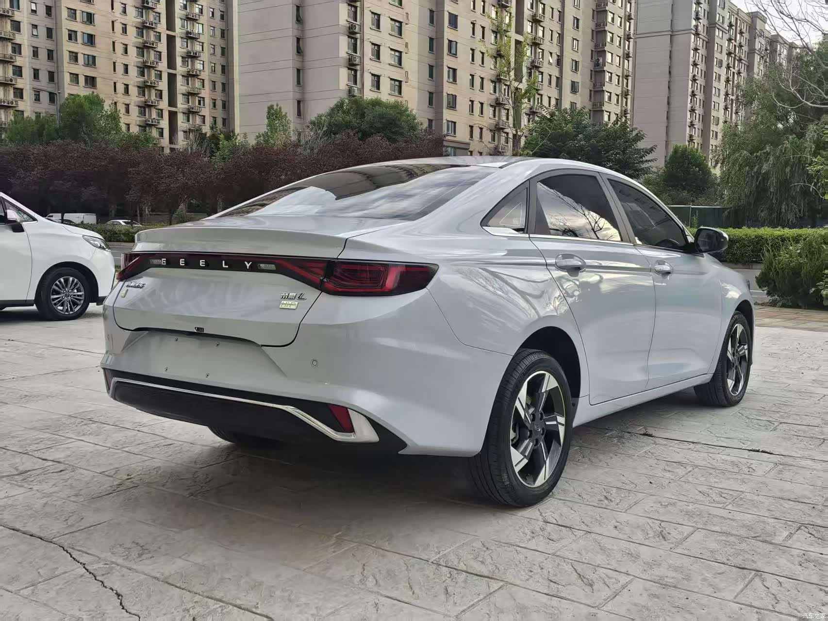 Geely Emgrand, 2022 7