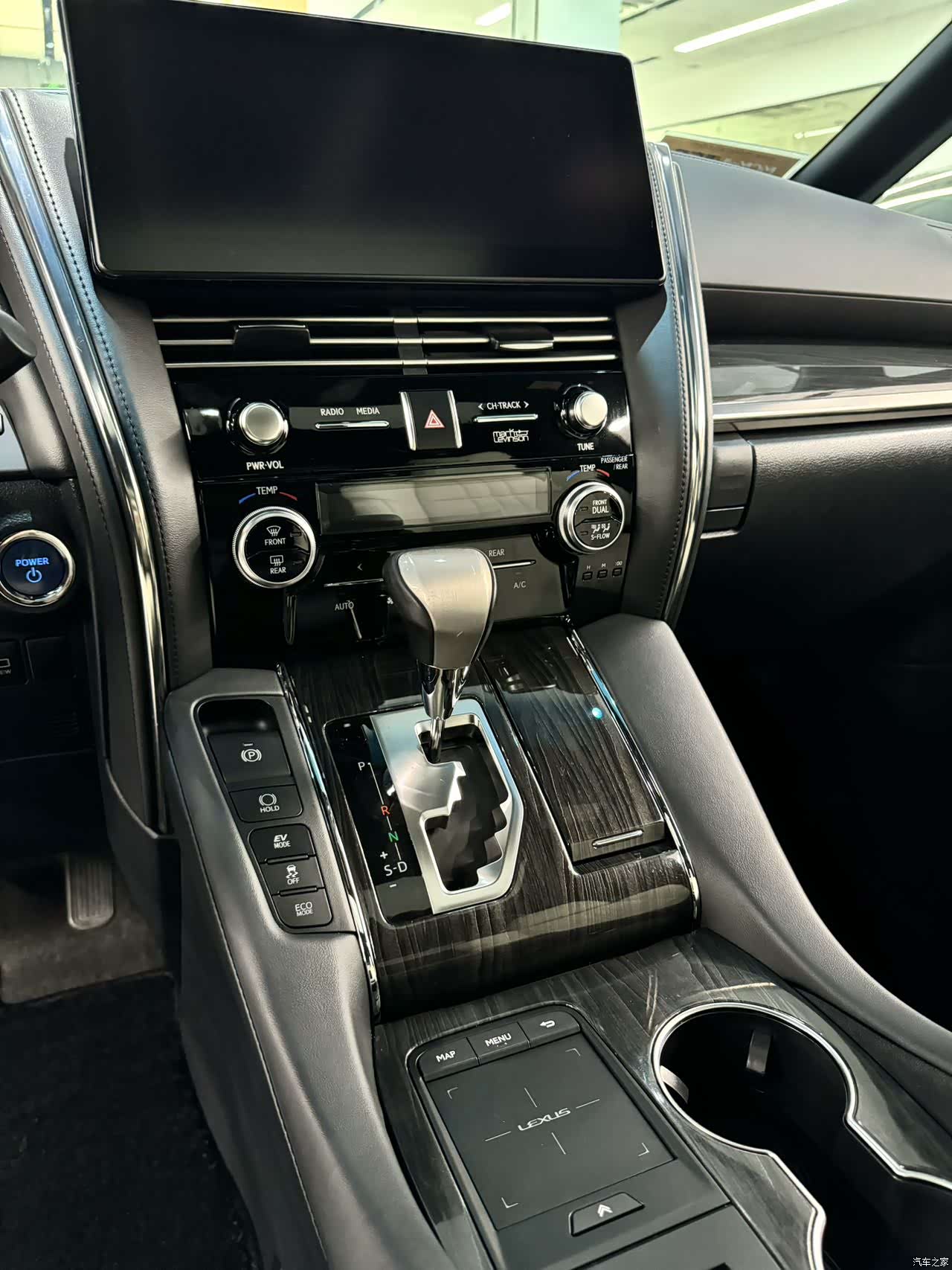 Lexus LM, 2021 11