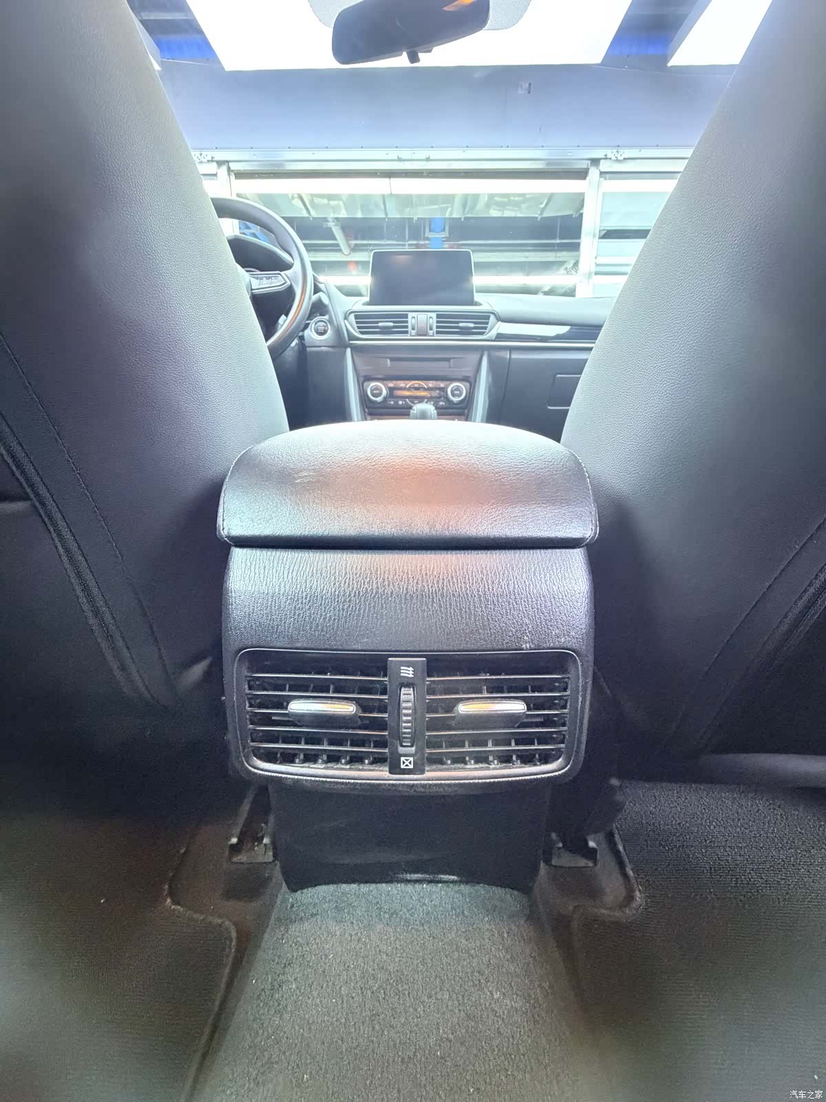 Mazda CX-4, 2023 15
