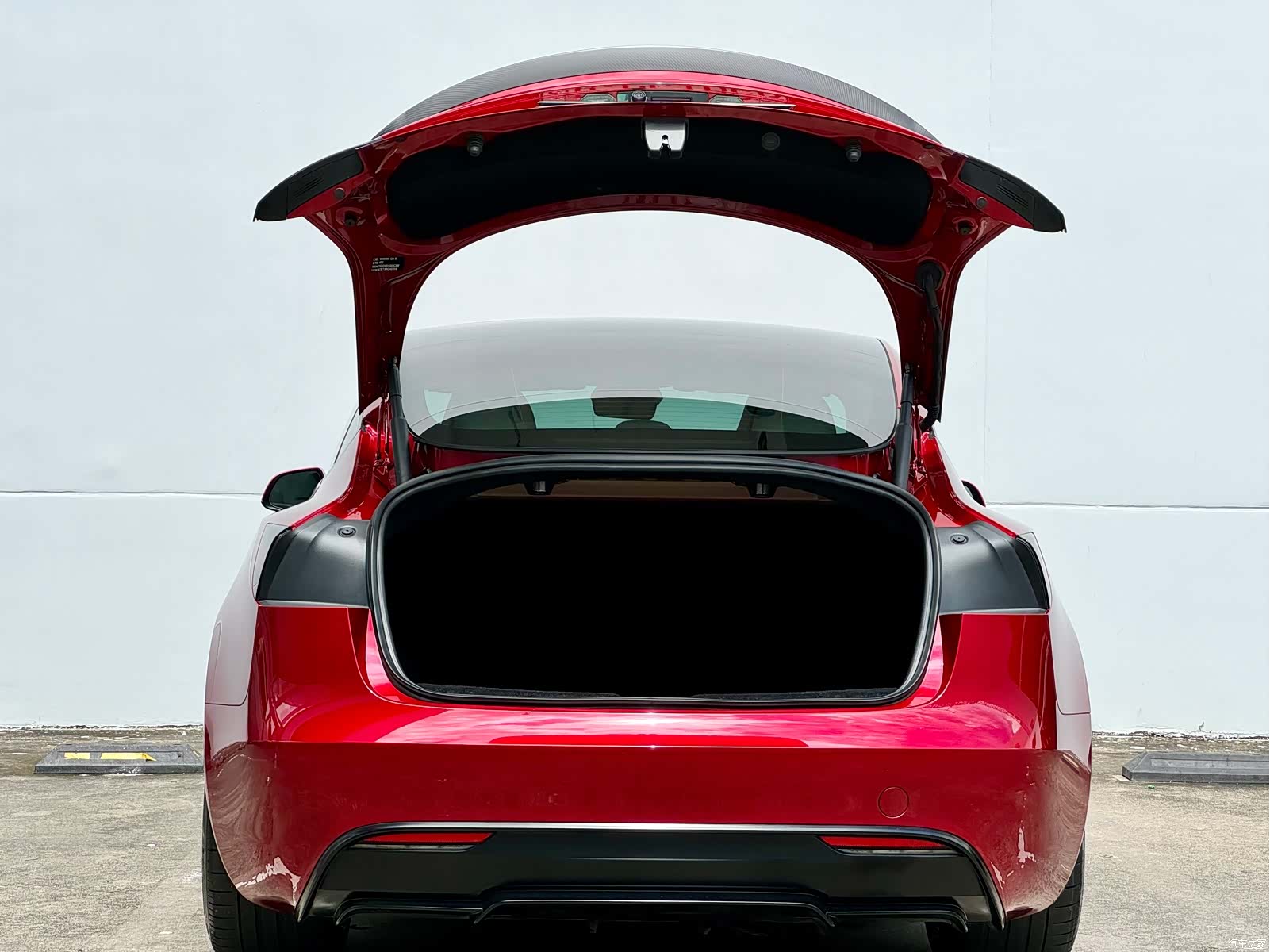 Tesla Model 3, 2025 11
