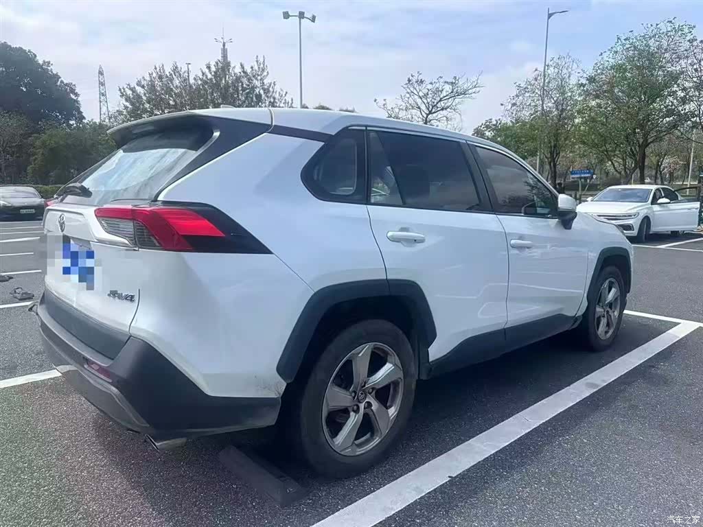 Toyota RAV4, 2023 3