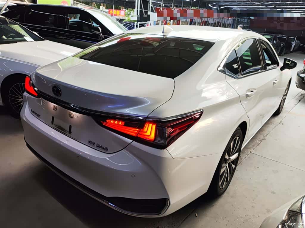 Lexus ES, 2018 все фото