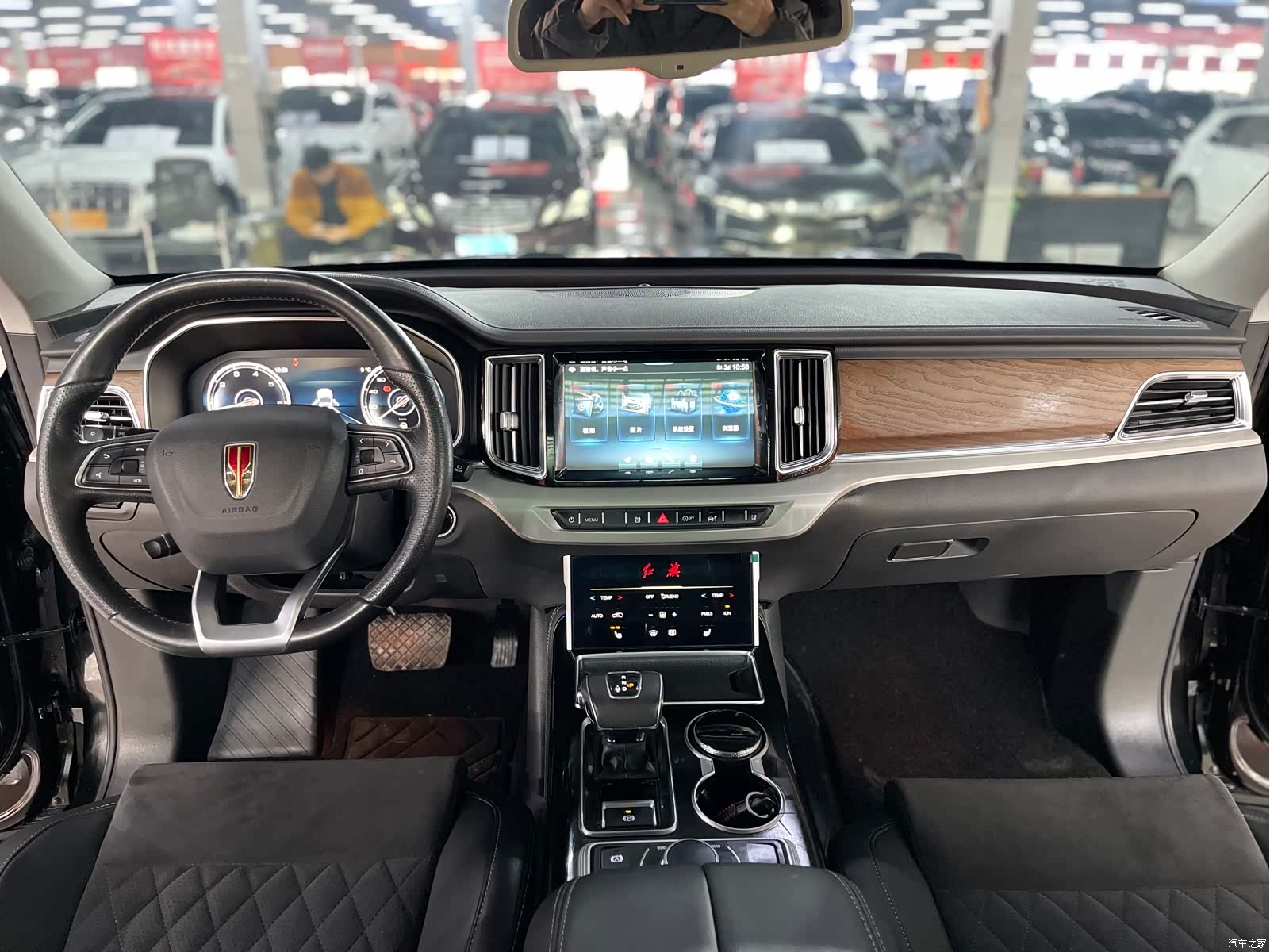 Hongqi HS7, 2023 9