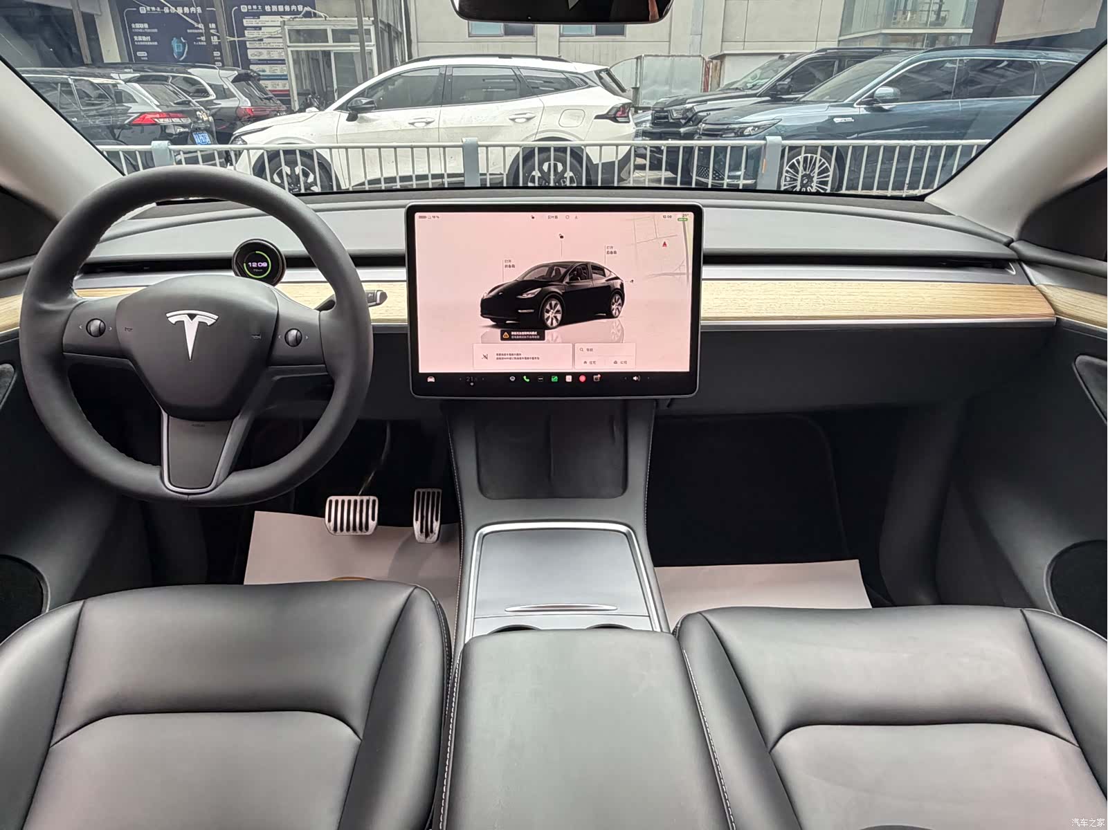 Tesla Model Y, 2023 14