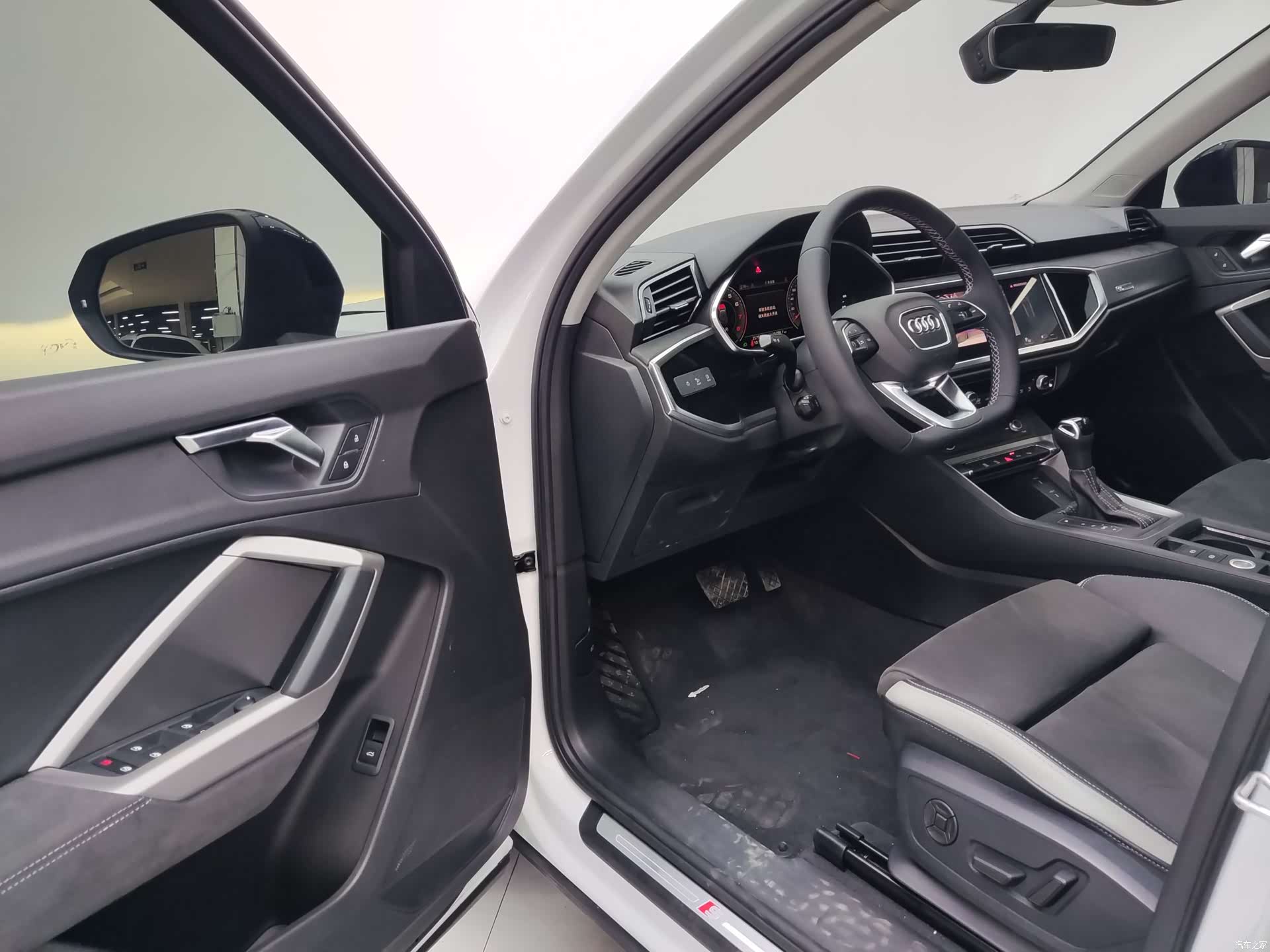 Audi Q3, 2022 11