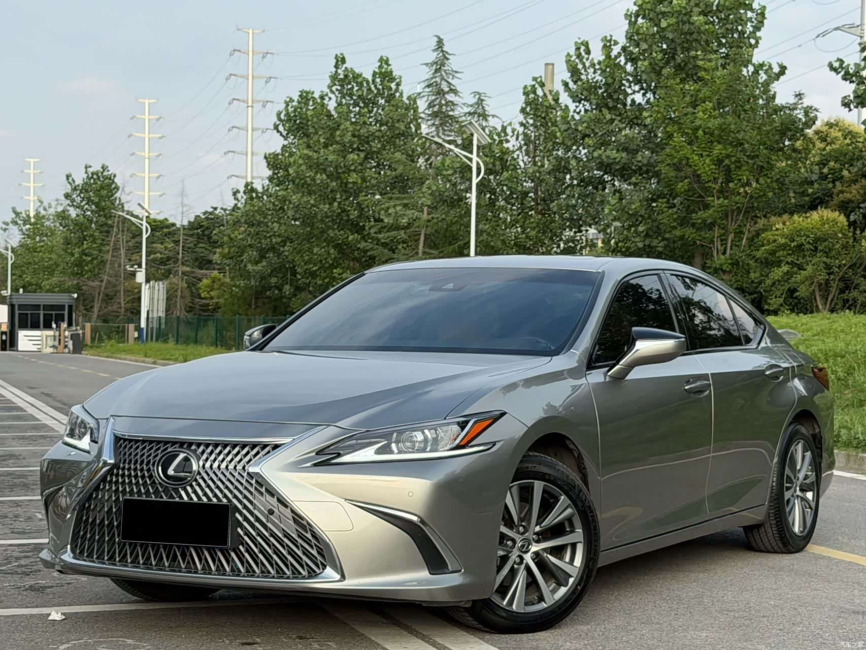 Lexus ES