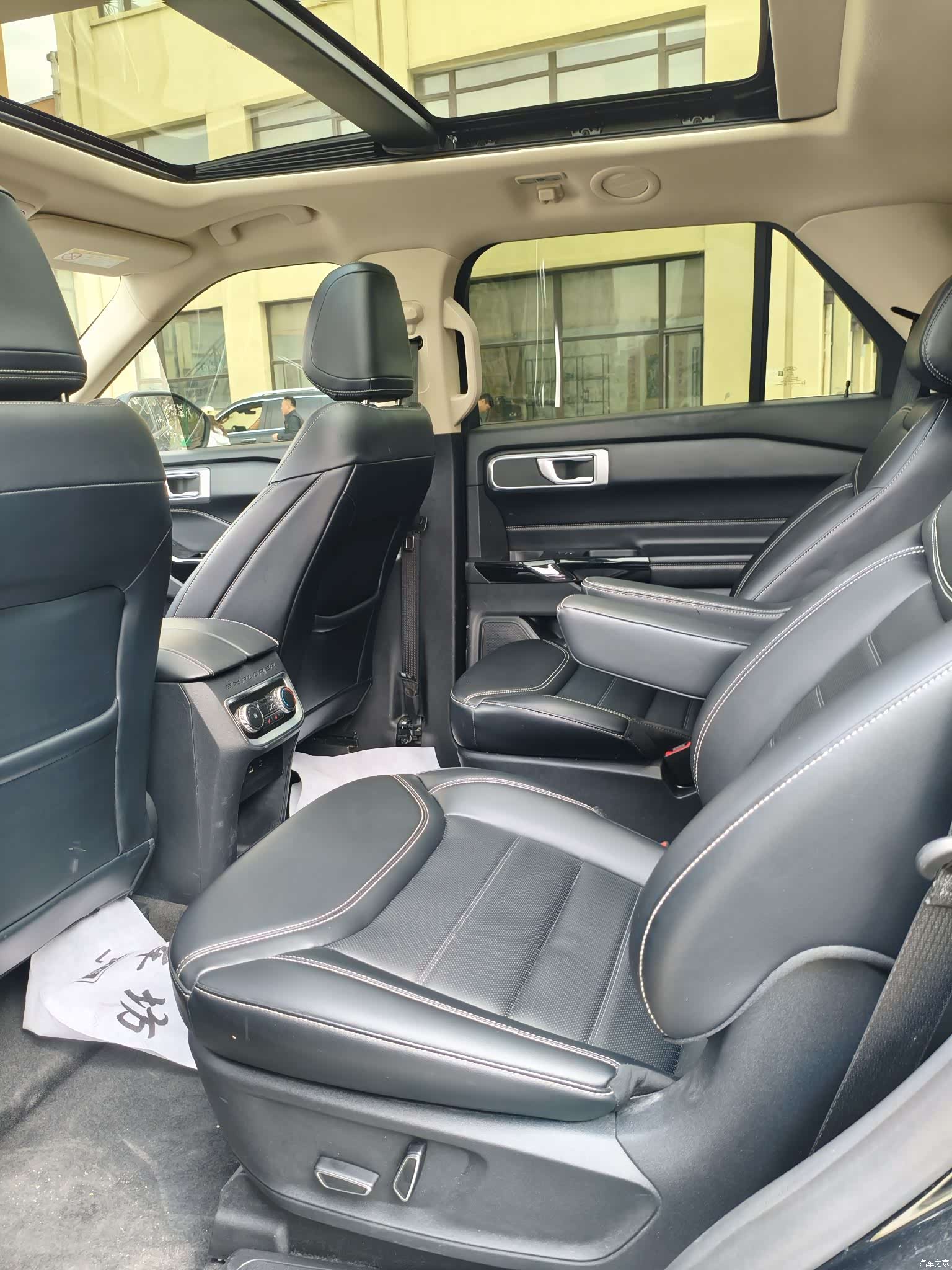 Ford Explorer, 2023 6